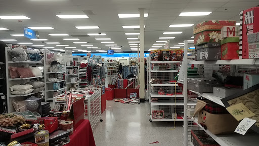 Clothing Store «Ross Dress for Less», reviews and photos, 909 N Landing Way, Renton, WA 98057, USA