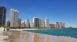 Foto von Oak Street Beach mit sehr sauber Sauberkeitsgrad