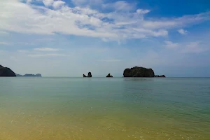 Pantai Tanjong Rhu image