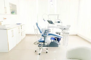 Deluxe Dental Clinic image