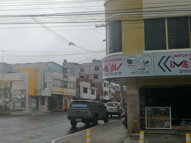 Av. Jose Veloz, Riobamba, Ecuador