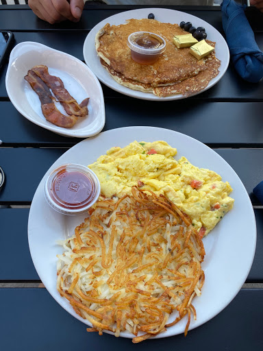 Restaurant «Black Dog Cafe», reviews and photos, 308 E Prince St, St Paul, MN 55101, USA