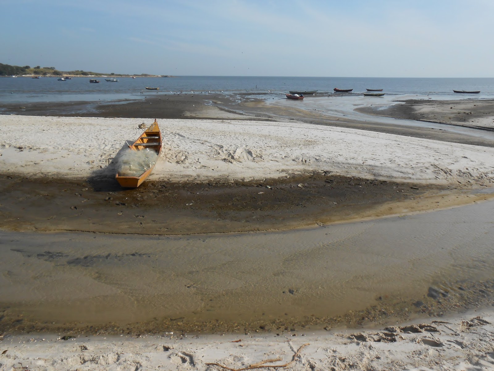 Fotografie cu Praia de Sepetiba - locul popular printre cunoscătorii de relaxare