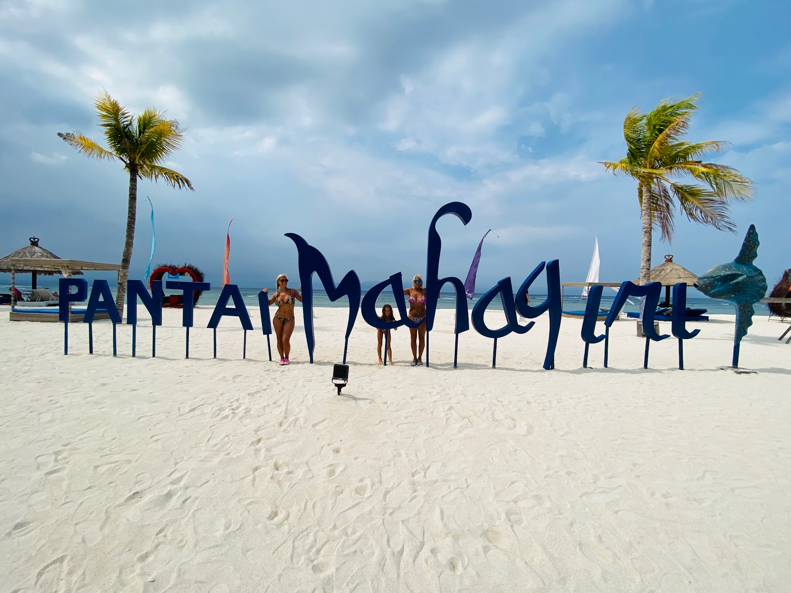 Mahagiri Beach'in fotoğrafı düz ve uzun ile birlikte