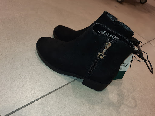 Stores to buy women's tall boots Istanbul