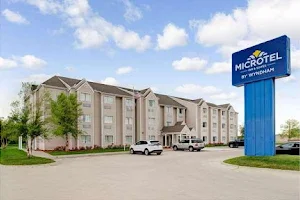 Microtel Inn & Suites by Wyndham Bellevue/Omaha image