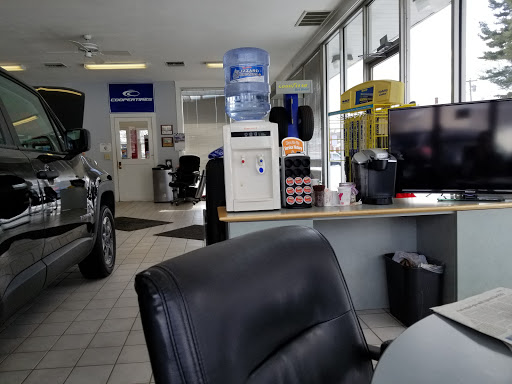 Used Car Dealer «Uxbridge Auto Inc», reviews and photos, 187 N Main St, Uxbridge, MA 01569, USA