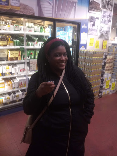 Liquor Store «Grand & Western Armanetti Fine Wines & Liquors», reviews and photos, 515 N Western Ave, Chicago, IL 60612, USA