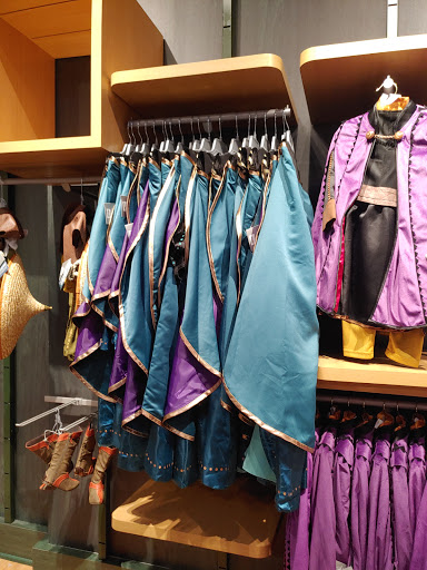 Toy Store «Disney Store», reviews and photos, 12401 Wayzata Blvd, Minnetonka, MN 55305, USA