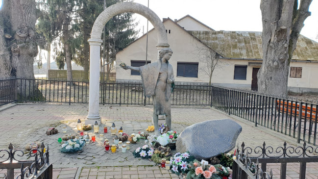 Értékelések erről a helyről: II. Világháborús Emlékmű, Lónya - Múzeum