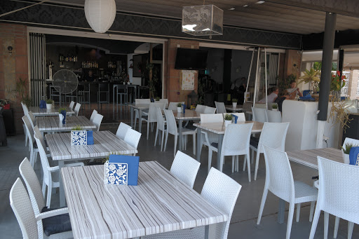 Brujas Lounge - Paseo Marítimo de Poniente (esq. C/ Junquera. Frente al faro), 29740 Torre del Mar, Málaga