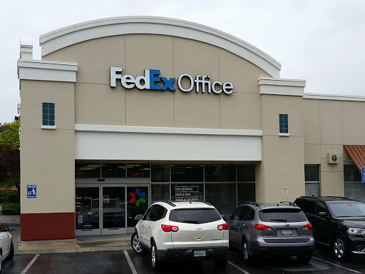 Print Shop «FedEx Office Print & Ship Center», reviews and photos, 150 Nut Tree Pkwy #200, Vacaville, CA 95687, USA