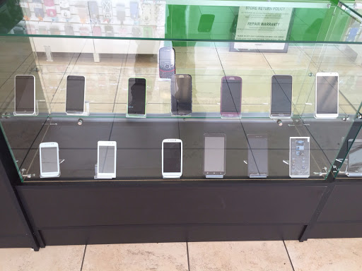 Cell Phone Store «CELLFIX - CELLPHONE REPAIR- TEMPLE TERRACE», reviews and photos, 8892 N 56th St, Temple Terrace, FL 33617, USA