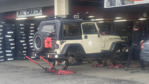 Tire Shop «Discount Tire Store - Clackamas, OR», reviews and photos, 8380 SE Sunnyside Rd, Clackamas, OR 97015, USA