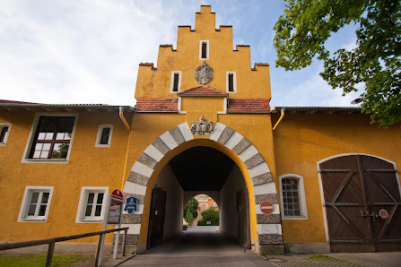 Schule Schloss Stein Schloßhof 1, 83371 Traunreut, Deutschland