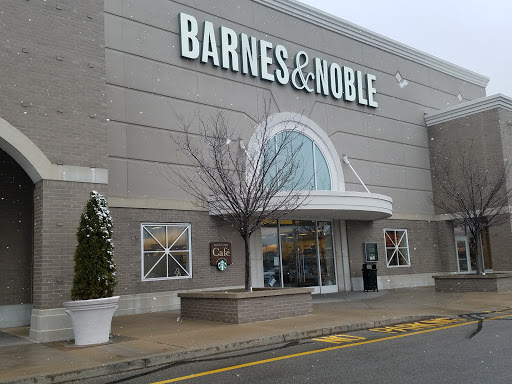 Book Store «Barnes & Noble Booksellers The Shops at River Crossing», reviews and photos, 8675 River Crossing Blvd, Indianapolis, IN 46240, USA