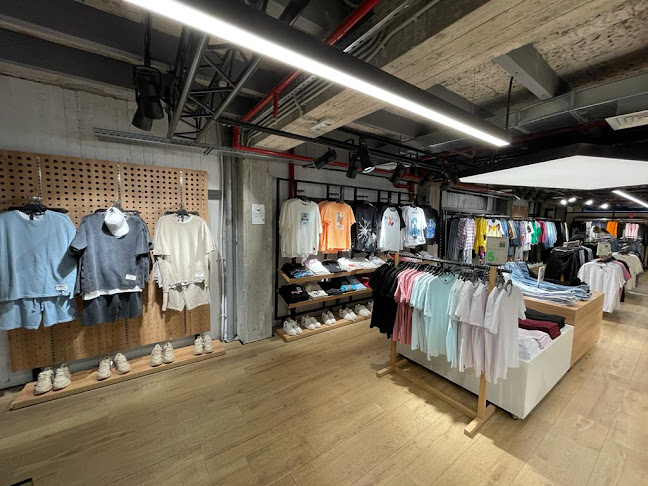 Bershka Ανοιχτές ώρες