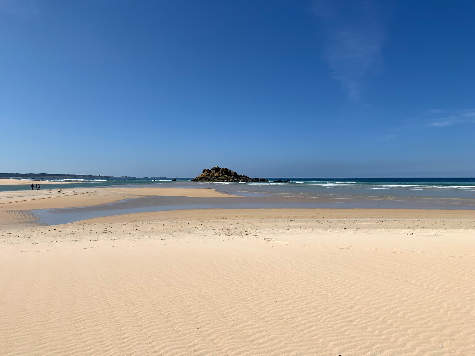 Fotografija Lagoa beach z svetel fin pesek površino