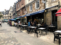 Atmosphère du Café et restaurant de grillades Restaurant le Guillotin à Bourges - n°8