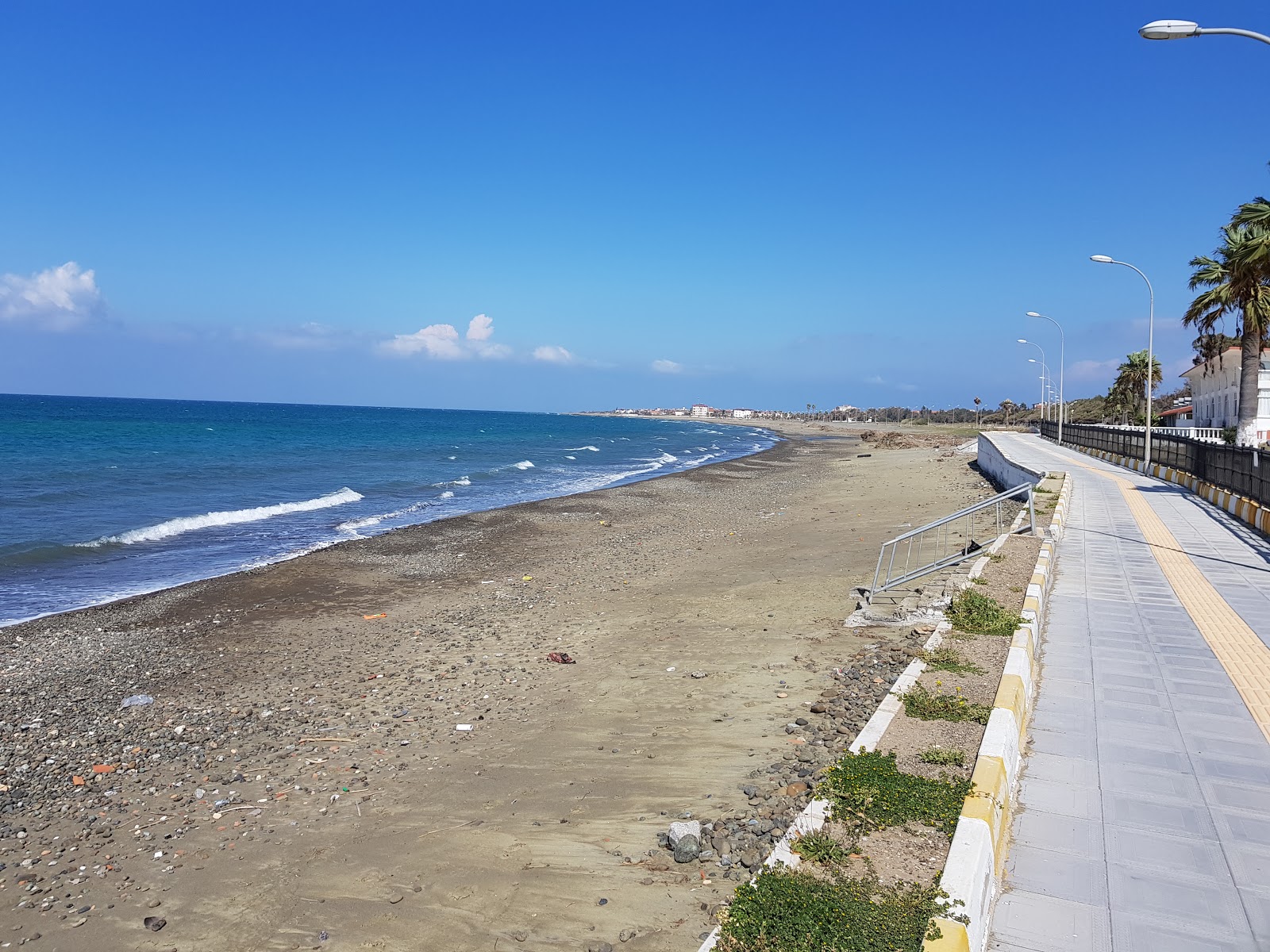 Φωτογραφία του Gozculer beach με φωτεινή άμμος επιφάνεια