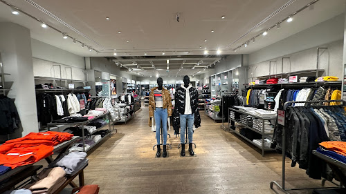 Magasin de vêtements DIESEL OUTLET LYON Villefontaine