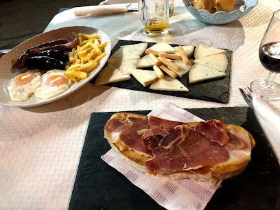 CAFETERÍA - RESTAURANTE BLANCO Y NEGRO. - Pl. del Rey, 1, 13249 Ruidera, Ciudad Real, Spain