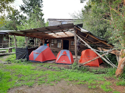 Camping, Dormis, Cabins y Refugios La Escondía