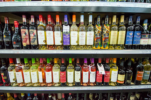 Liquor Store «Shoregate Beverage & Liquor», reviews and photos, 30498 Lakeshore Blvd, Willowick, OH 44095, USA