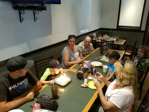 Pizza Restaurant «Round Table Pizza», reviews and photos, 150 N Wilma Ave, Ripon, CA 95366, USA