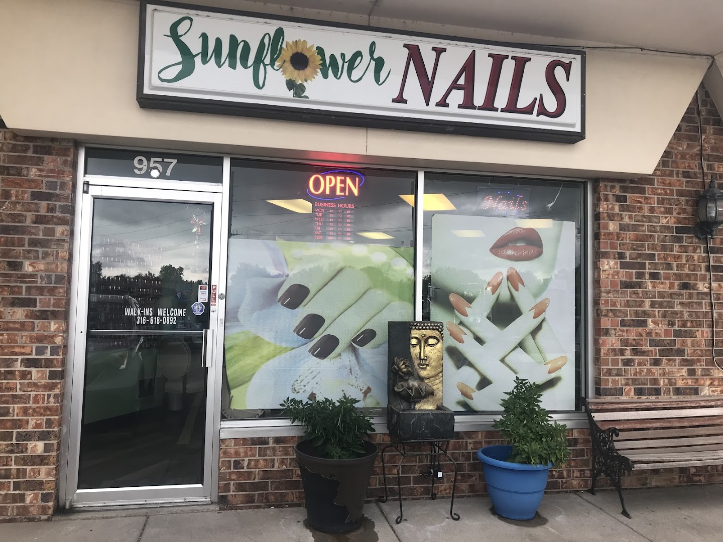 Sunflower Nails
