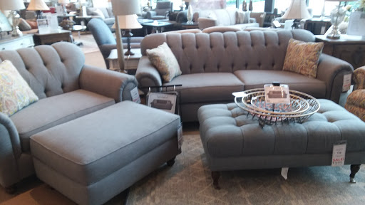 Furniture Store «FrontRoom Furnishings», reviews and photos, 940 Polaris Pkwy, Columbus, OH 43240, USA