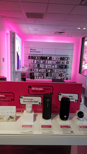 Cell Phone Store «T-Mobile», reviews and photos, 1606 N Dixie Hwy, Elizabethtown, KY 42701, USA