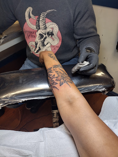 Tattoo Shop «Gold Coast Tattoo Studio», reviews and photos, 639 Lighthouse Ave, Monterey, CA 93940, USA