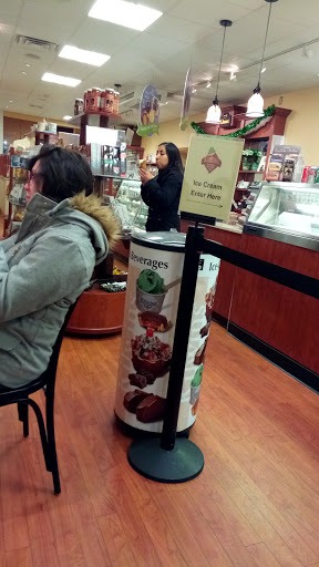 Ice Cream Shop «Kilwins Chocolates and Ice cream», reviews and photos, 262 Thames St, Newport, RI 02840, USA