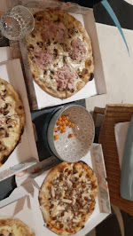 Pepperoni du Pizzas à emporter Kiki gusto pizza à Saint-Priest - n°1