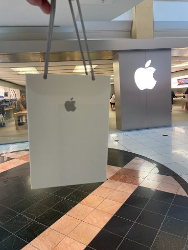 Computer Store «Apple Somerset», reviews and photos, 2800 W Big Beaver Rd, Troy, MI 48084, USA