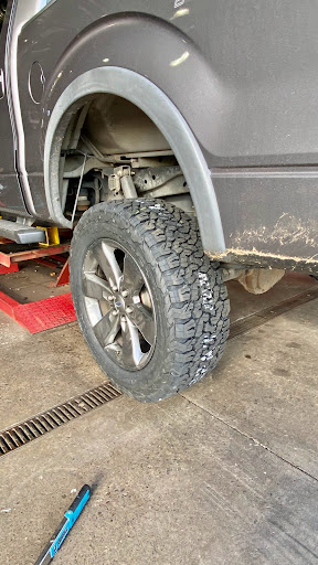 Tire Shop «Discount Tire Store - Tigard, OR», reviews and photos, 11462 SW Pacific Hwy, Tigard, OR 97223, USA