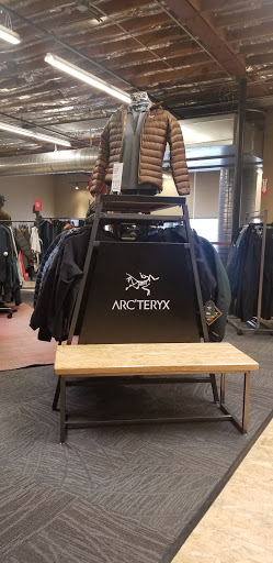 Camping Store «REI», reviews and photos, 213 Corte Madera Town Center, Corte Madera, CA 94925, USA