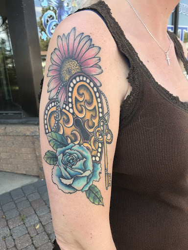 Tattoo Shop «Kings & Queens Tattoo & Piercing», reviews and photos, 4541 Dixie Hwy, Waterford, MI 48329, USA