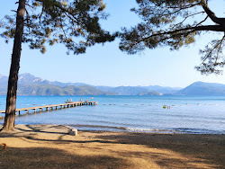 Çubucak Camp Plajı'in fotoğrafı uçurumlarla desteklenmiş