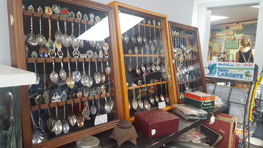 Antique Furniture Store «Old American Barn», reviews and photos, 107 Martinsburg Ave, Gordonsville, VA 22942, USA