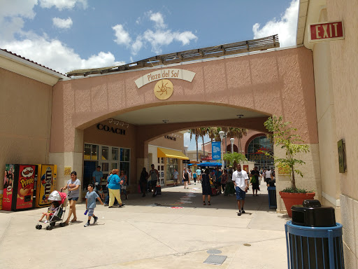 Shopping Mall «Orlando Vineland Premium Outlets», reviews and photos, 8200 Vineland Ave, Orlando, FL 32821, USA