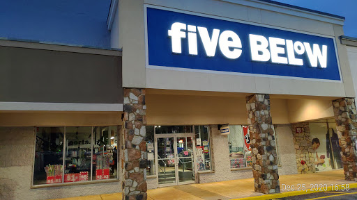 Shopping Mall «Gateway Shopping Center», reviews and photos, 221 E Swedesford Rd, Wayne, PA 19087, USA