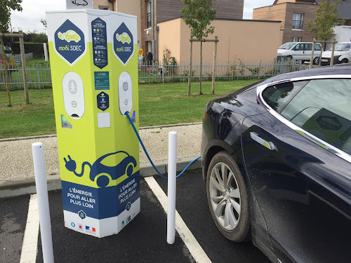 Borne de recharge de véhicules électriques MobiSDEC Charging Station Port-en-Bessin-Huppain