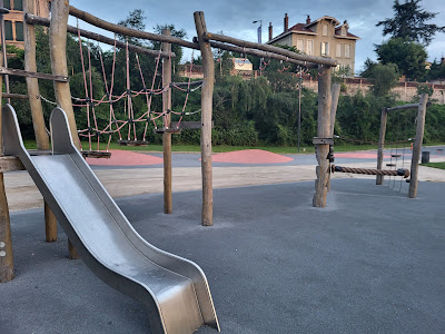 Aire de jeux pour grand enfant / Novacierie à Saint-Chamond