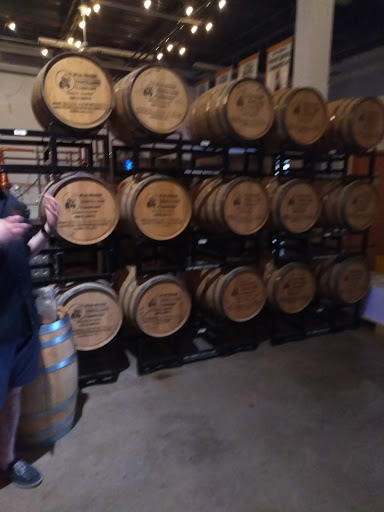 Liquor Store «FOX RIVER DISTILLING COMPANY», reviews and photos, 204 Dearborn Court Unit 110, Geneva, IL 60134, USA