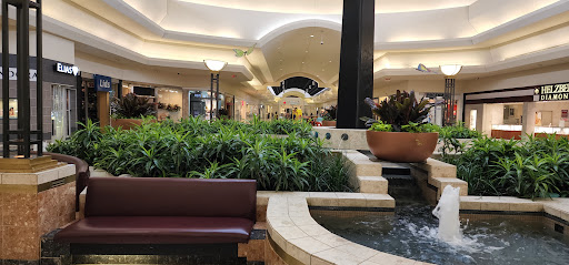 Shopping Mall «Oakland Mall», reviews and photos, 412 W 14 Mile Rd, Troy, MI 48083, USA
