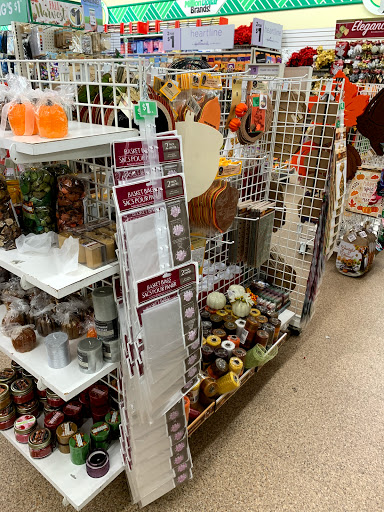 Dollar Store «Dollar Tree», reviews and photos, 1760 N Moorpark Rd, Thousand Oaks, CA 91360, USA