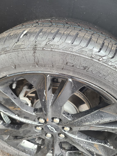 Tire Shop «Discount Tire Store - Schaumburg, IL», reviews and photos, 400 W Higgins Rd, Schaumburg, IL 60195, USA