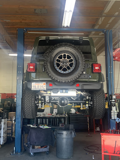 Truck Accessories Store «4 Wheel Parts - Thousand Oaks, CA», reviews and photos, 3209 Thousand Oaks Blvd, Thousand Oaks, CA 91362, USA